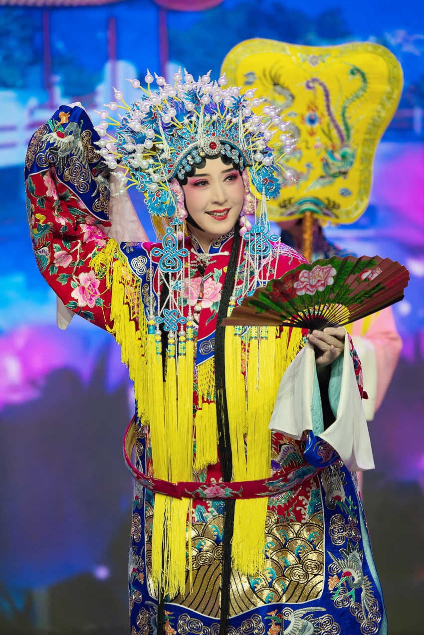 影視演員 閆學晶.jpg