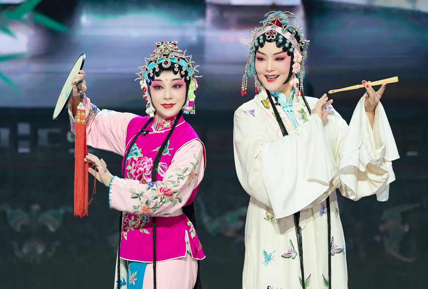 節目主持人 孫小梅(右).jpg